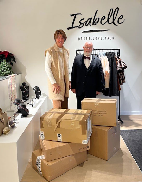 Schenking kledij aan Televestiaire door Isabelle-Fashion